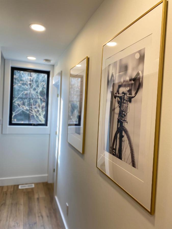 Stylish Downtown Kingsville Getaway With Putting Green, Firepit & Games Extérieur photo