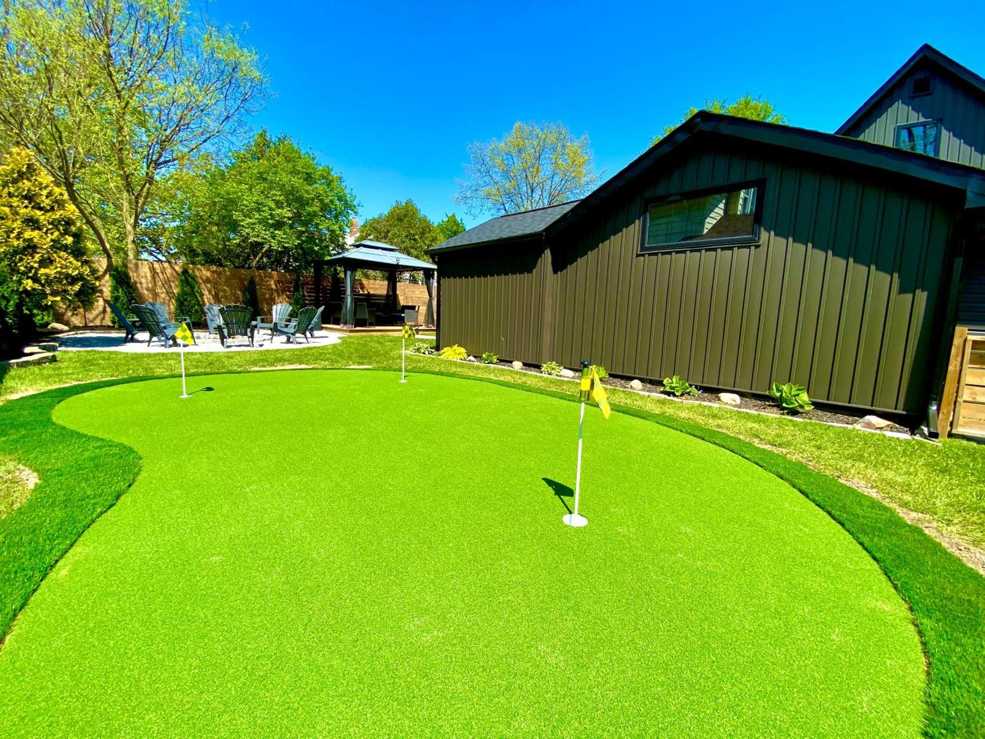 Stylish Downtown Kingsville Getaway With Putting Green, Firepit & Games Extérieur photo
