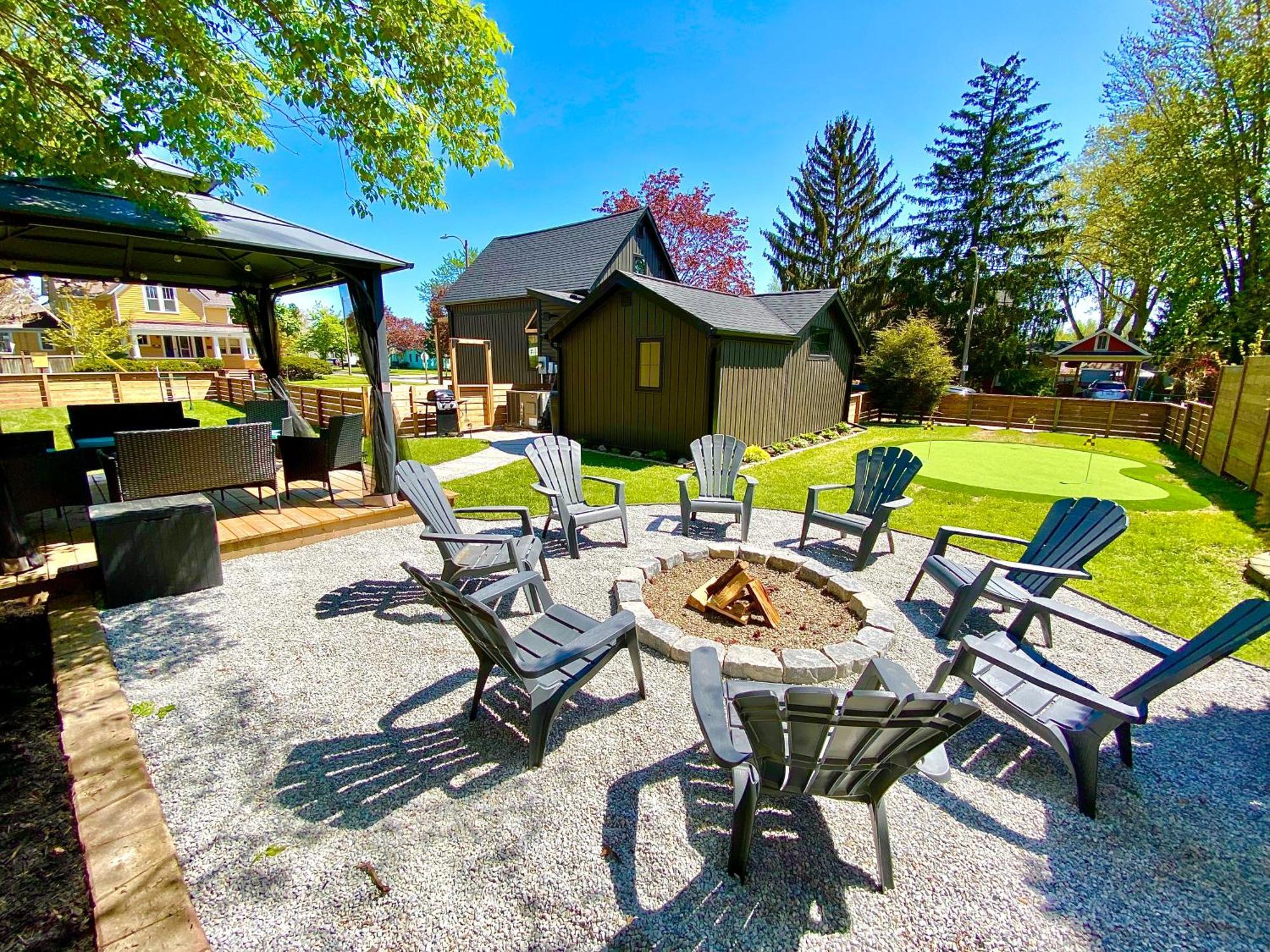 Stylish Downtown Kingsville Getaway With Putting Green, Firepit & Games Extérieur photo