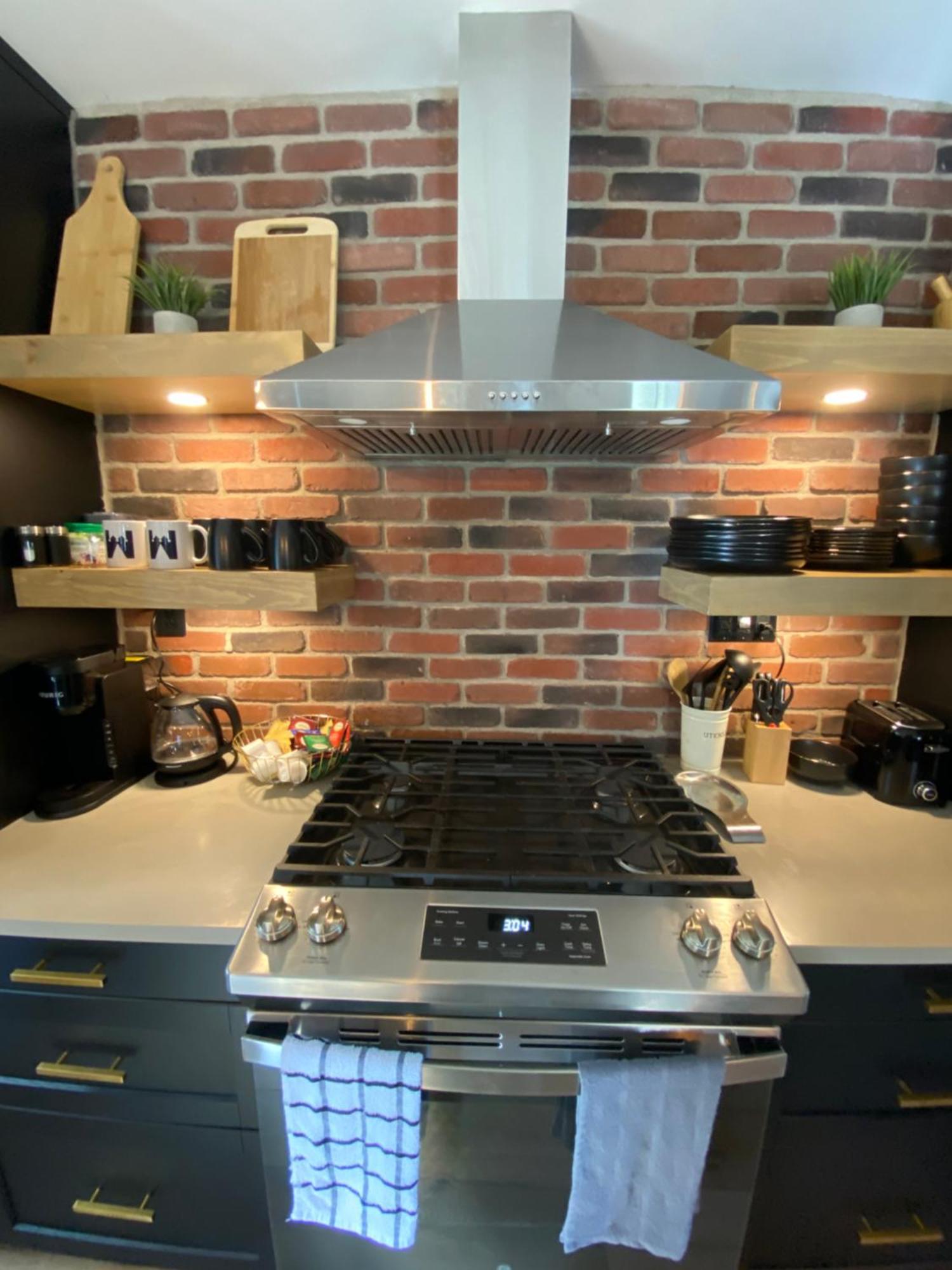 Stylish Downtown Kingsville Getaway With Putting Green, Firepit & Games Extérieur photo